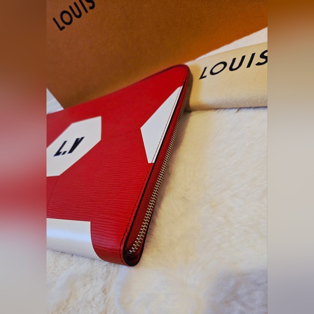 Limited Edition Louis Vuitton Epi World Cup 2018 Pochette Jour GM Clutch Bag Red - Picture 7 of 15